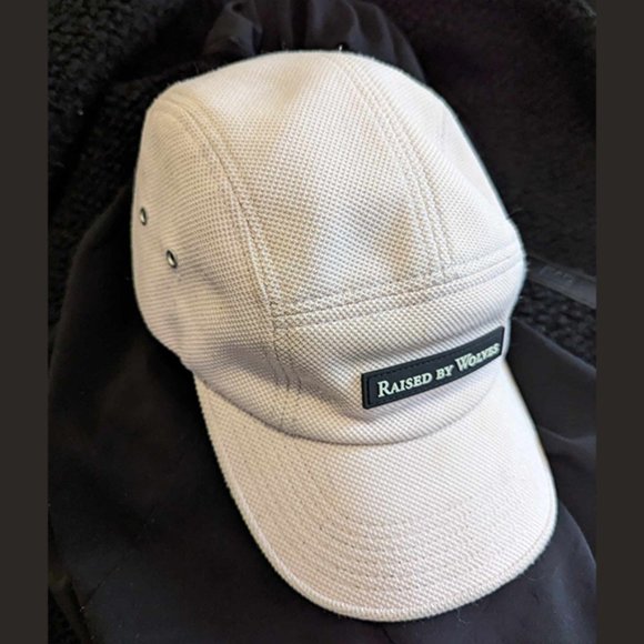 RAISED BY WOLVES - Light pink cap - Picture 3 of 6